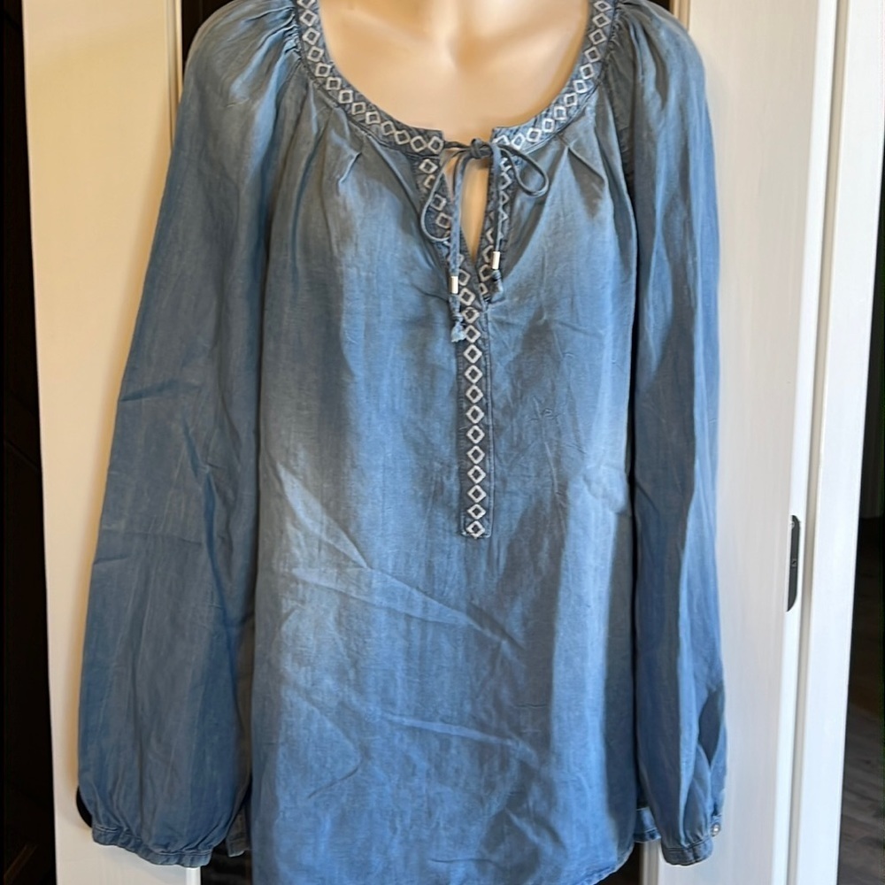 VINTAGE AMERICA "Carmella" Chambray Peasant Top Size Small NWT Coastal Cowgirl